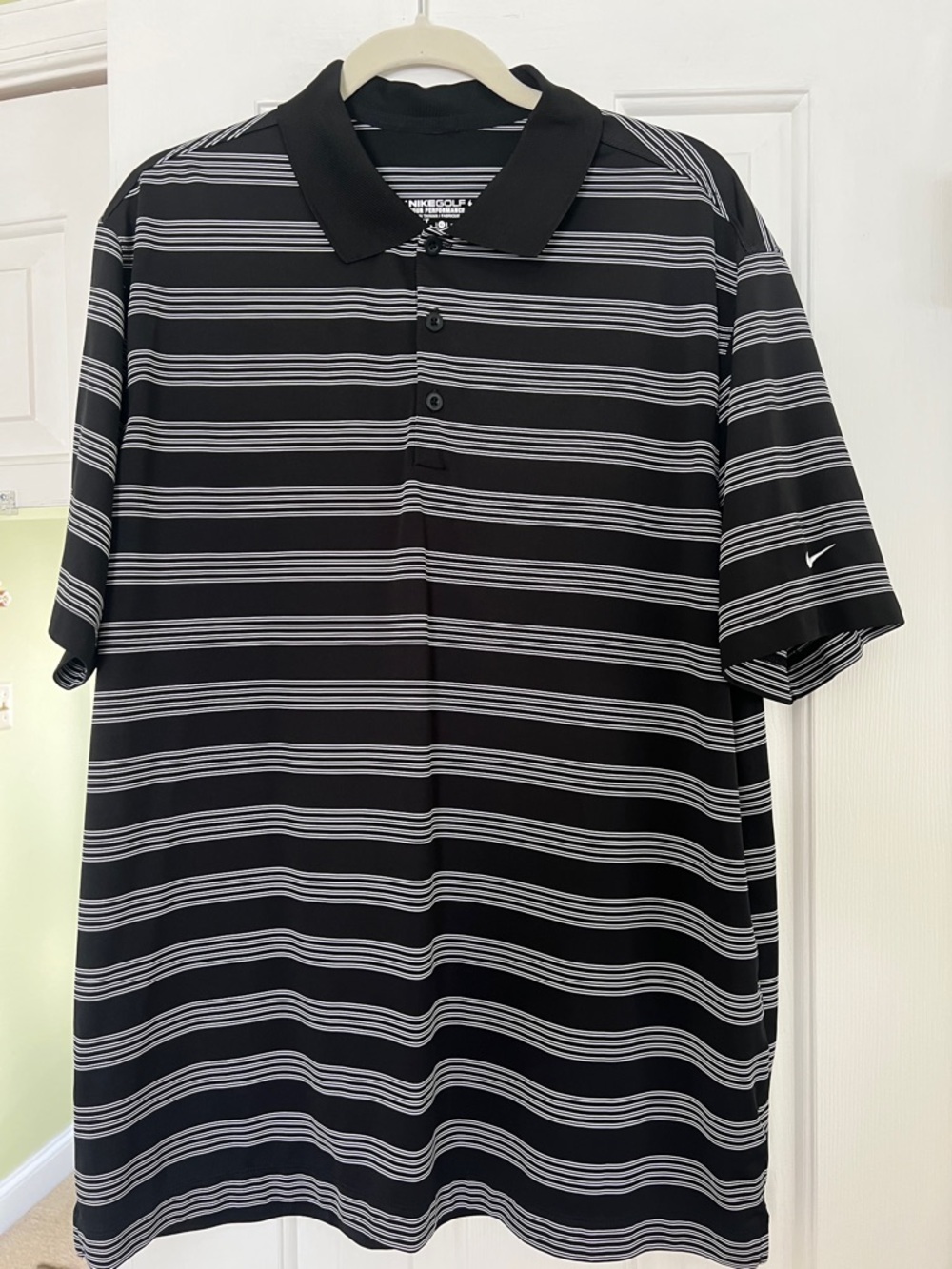 Nike Black and White Striped Men’s Golf Polo. Dri-Fit. EUC. Sz-XL